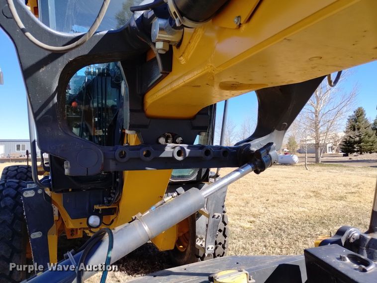 image for item DQ6027 2013 John Deere 772G motor grader