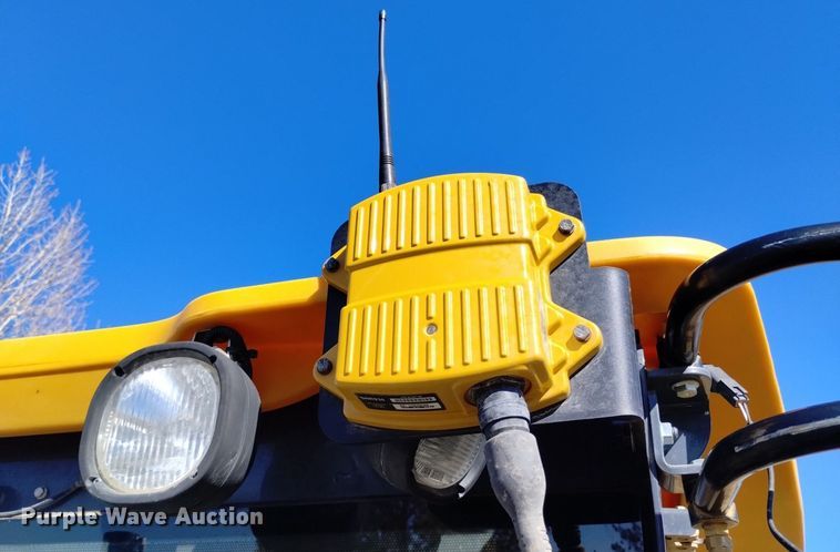 image for item DQ6027 2013 John Deere 772G motor grader