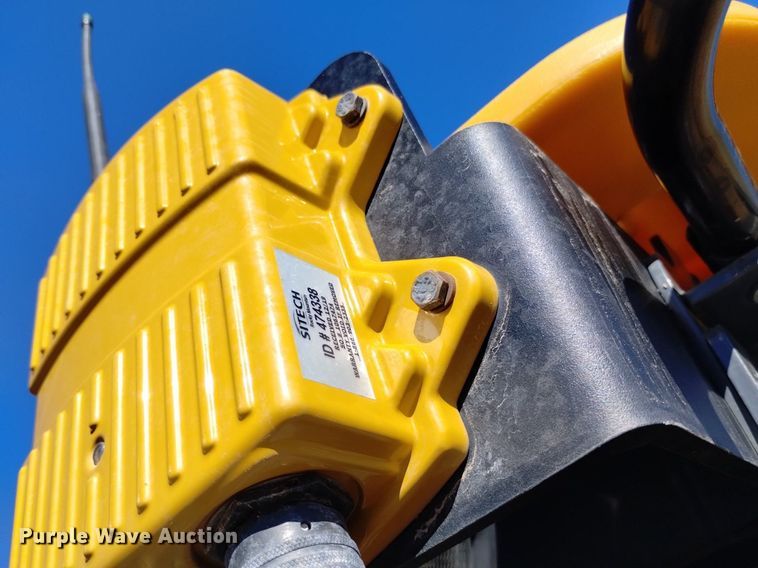 image for item DQ6027 2013 John Deere 772G motor grader