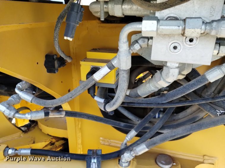 image for item DQ6027 2013 John Deere 772G motor grader