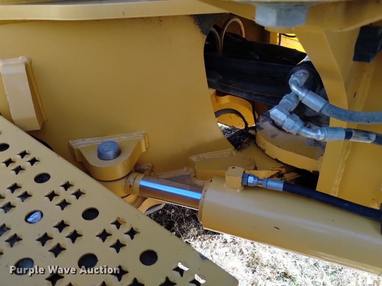 image for item DQ6027 2013 John Deere 772G motor grader