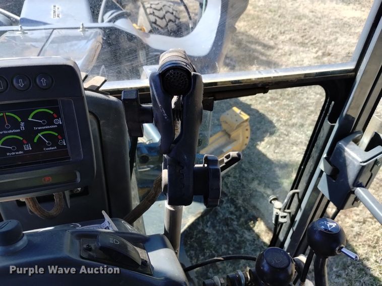 image for item DQ6027 2013 John Deere 772G motor grader