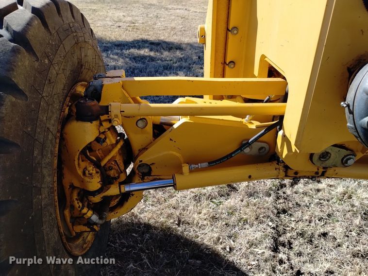 image for item DQ6027 2013 John Deere 772G motor grader