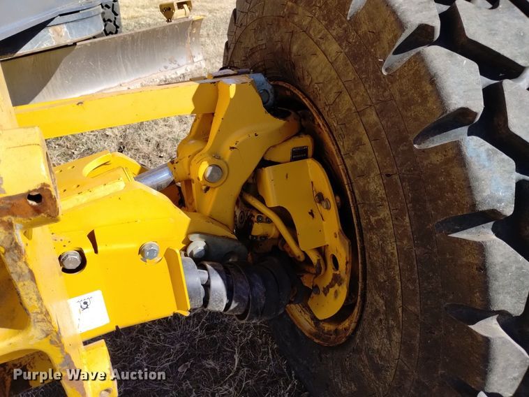 image for item DQ6027 2013 John Deere 772G motor grader