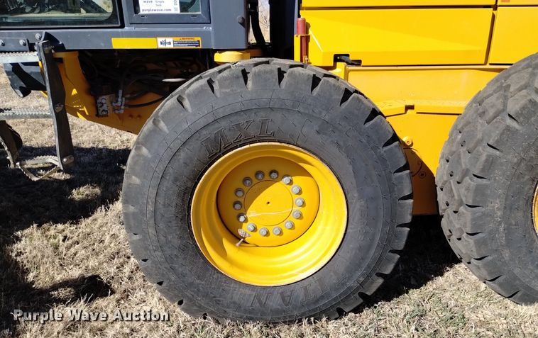 image for item DQ6027 2013 John Deere 772G motor grader