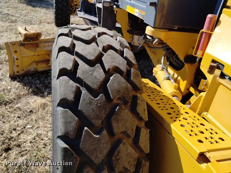 image for item DQ6027 2013 John Deere 772G motor grader