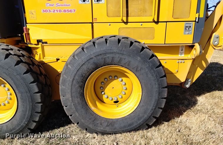 image for item DQ6027 2013 John Deere 772G motor grader