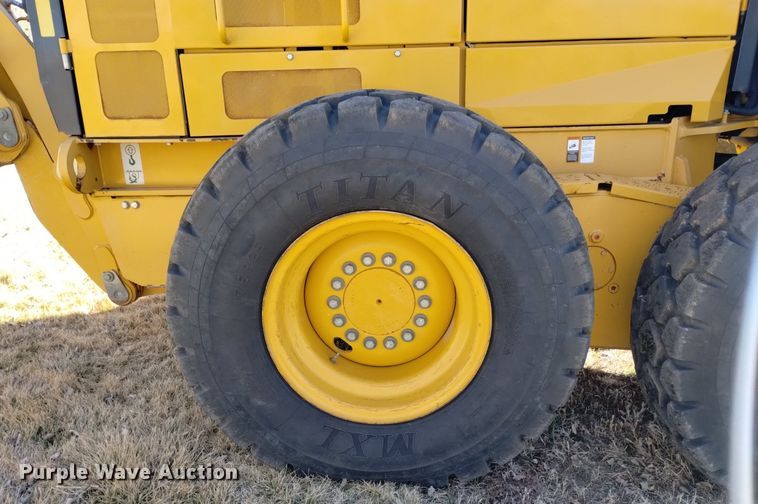 image for item DQ6027 2013 John Deere 772G motor grader