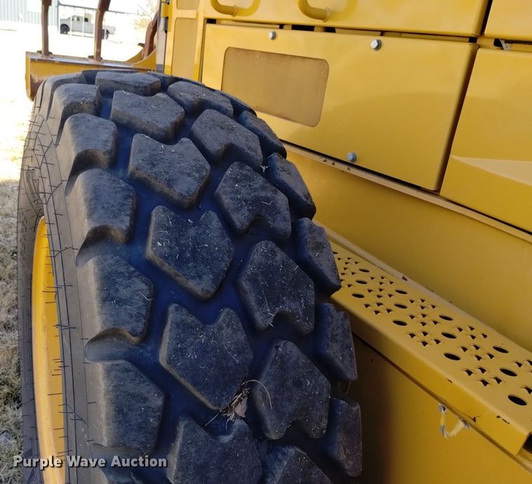 image for item DQ6027 2013 John Deere 772G motor grader