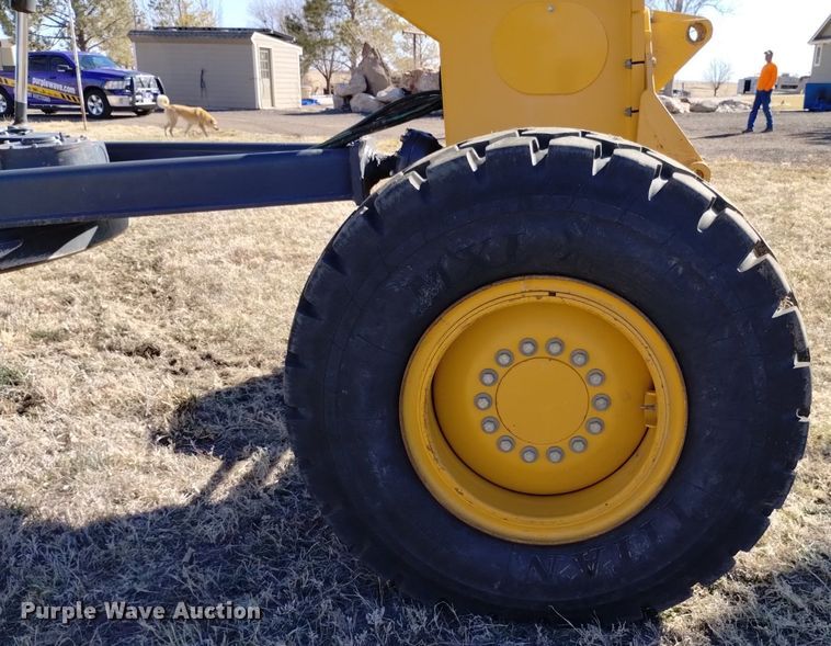 image for item DQ6027 2013 John Deere 772G motor grader