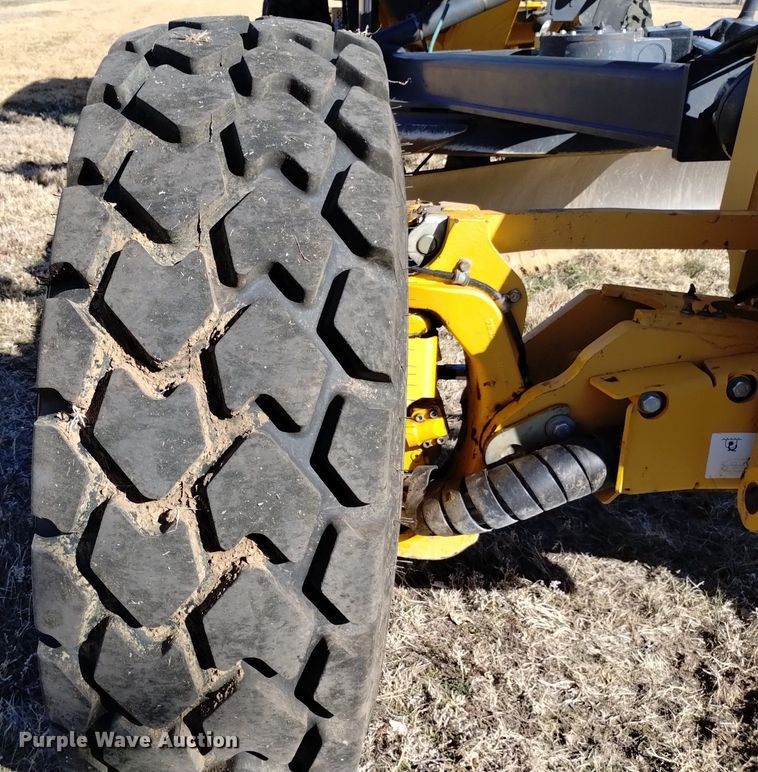 image for item DQ6027 2013 John Deere 772G motor grader