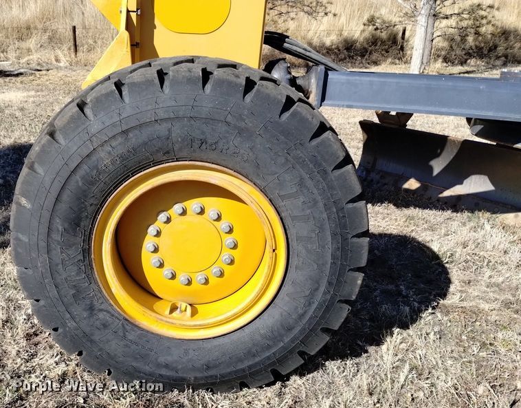 image for item DQ6027 2013 John Deere 772G motor grader