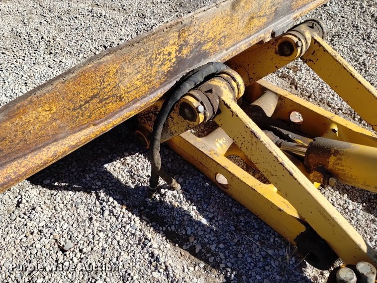 image for item DQ6027 2013 John Deere 772G motor grader