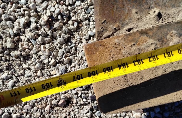 image for item DQ6027 2013 John Deere 772G motor grader