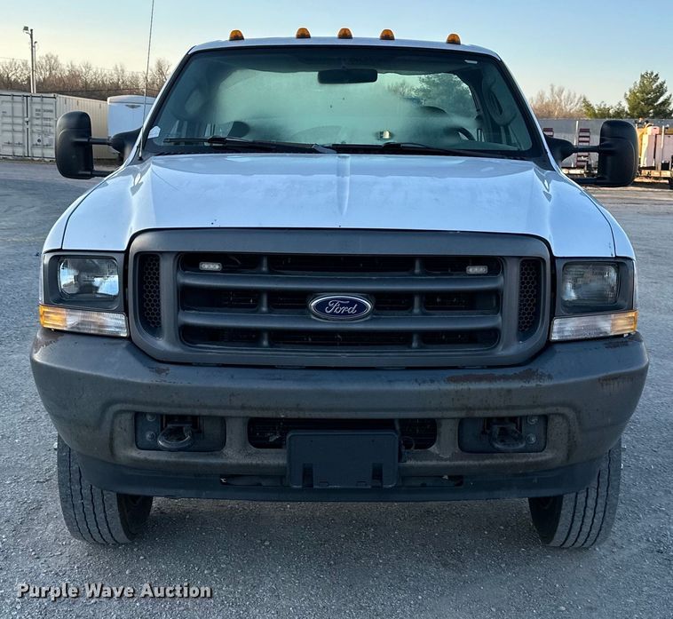 image for item DQ6407 2004 Ford F450 Super Duty truck cab and chassis