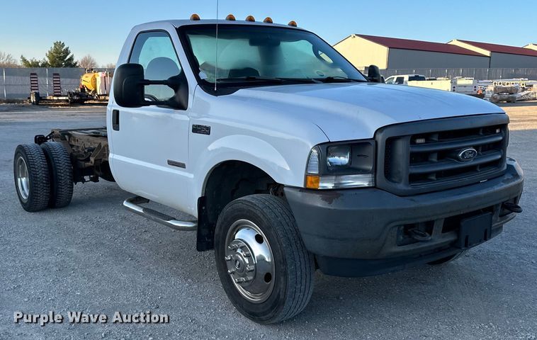 image for item DQ6407 2004 Ford F450 Super Duty truck cab and chassis