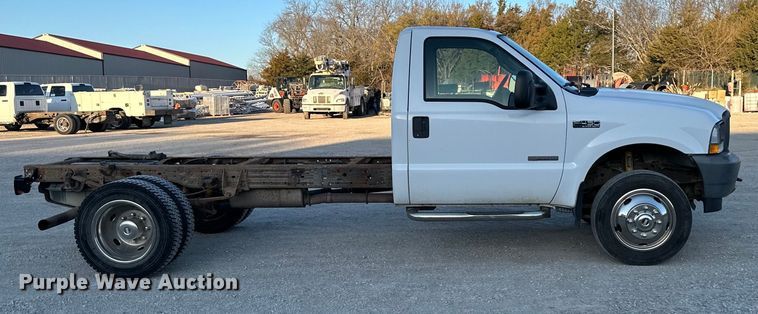 image for item DQ6407 2004 Ford F450 Super Duty truck cab and chassis
