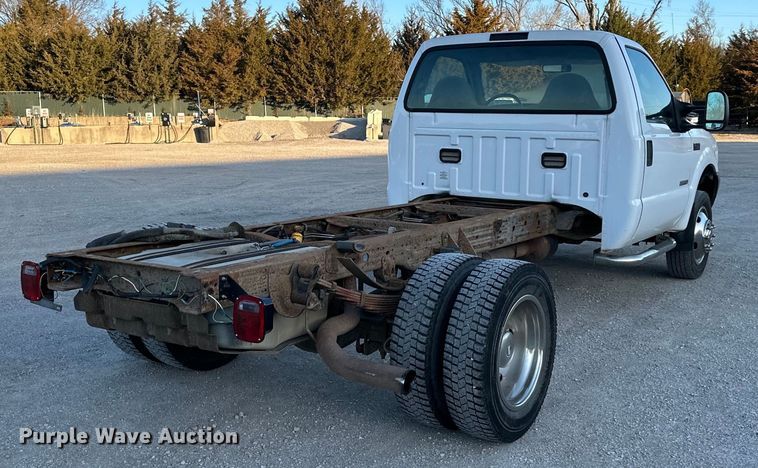 image for item DQ6407 2004 Ford F450 Super Duty truck cab and chassis