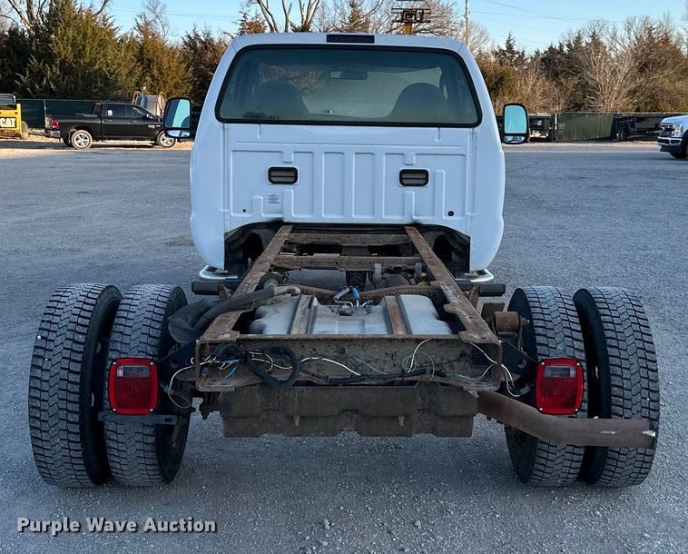 image for item DQ6407 2004 Ford F450 Super Duty truck cab and chassis