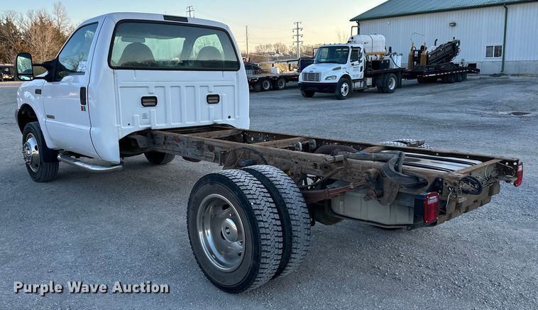 image for item DQ6407 2004 Ford F450 Super Duty truck cab and chassis