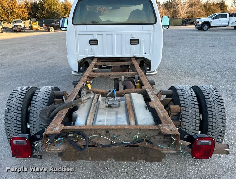 image for item DQ6407 2004 Ford F450 Super Duty truck cab and chassis