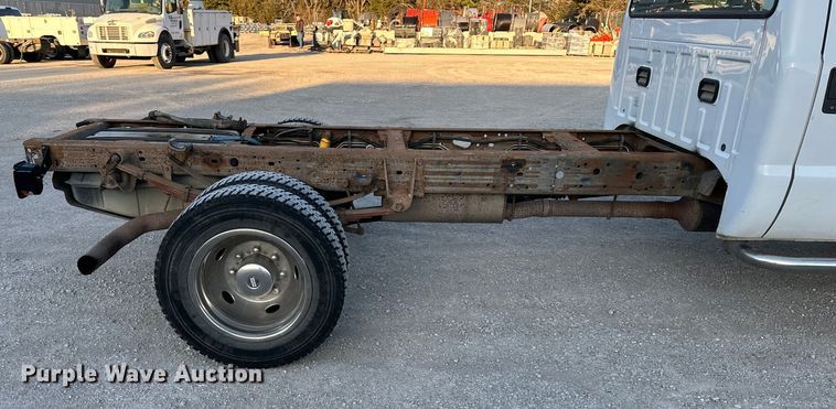 image for item DQ6407 2004 Ford F450 Super Duty truck cab and chassis