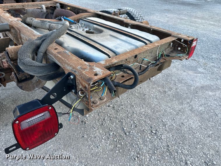 image for item DQ6407 2004 Ford F450 Super Duty truck cab and chassis