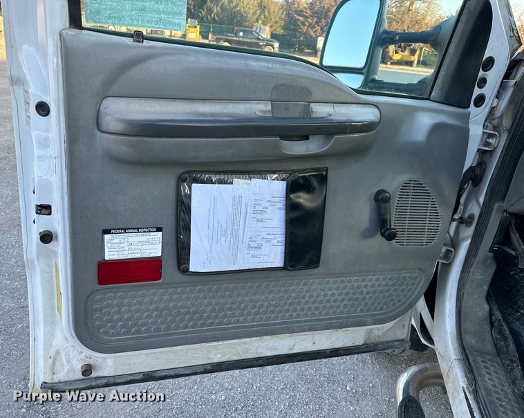 image for item DQ6407 2004 Ford F450 Super Duty truck cab and chassis