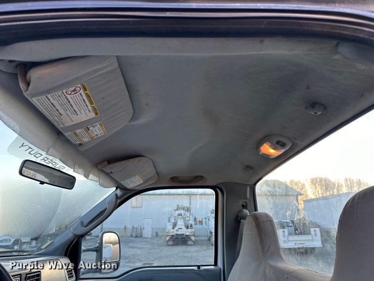 image for item DQ6407 2004 Ford F450 Super Duty truck cab and chassis