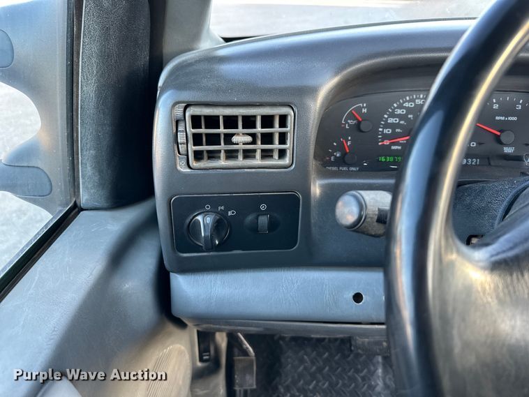 image for item DQ6407 2004 Ford F450 Super Duty truck cab and chassis