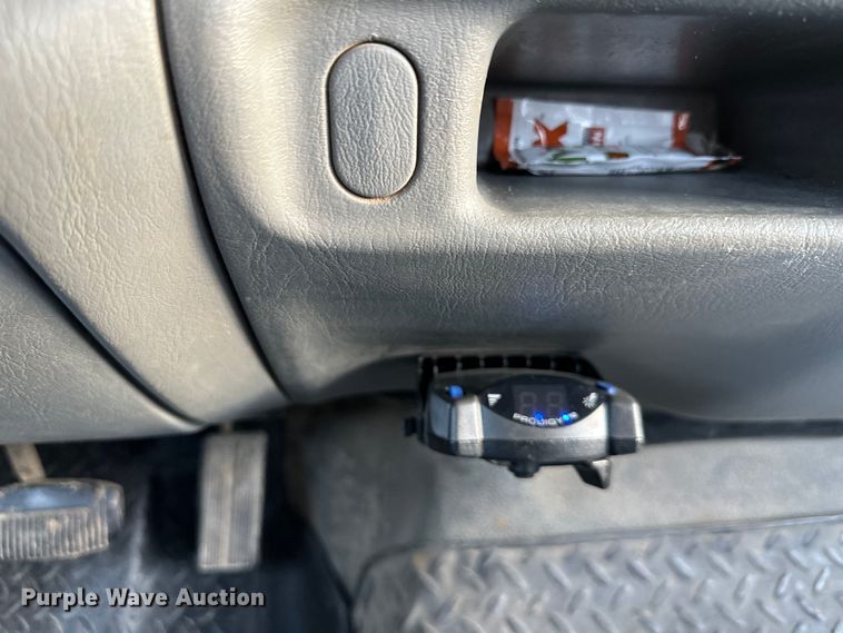 image for item DQ6407 2004 Ford F450 Super Duty truck cab and chassis