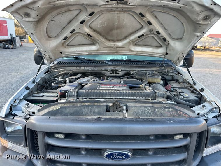 image for item DQ6407 2004 Ford F450 Super Duty truck cab and chassis