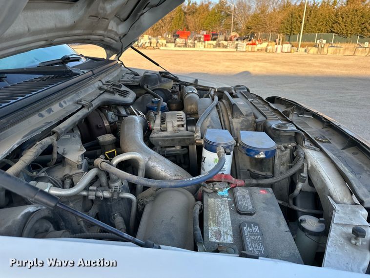 image for item DQ6407 2004 Ford F450 Super Duty truck cab and chassis