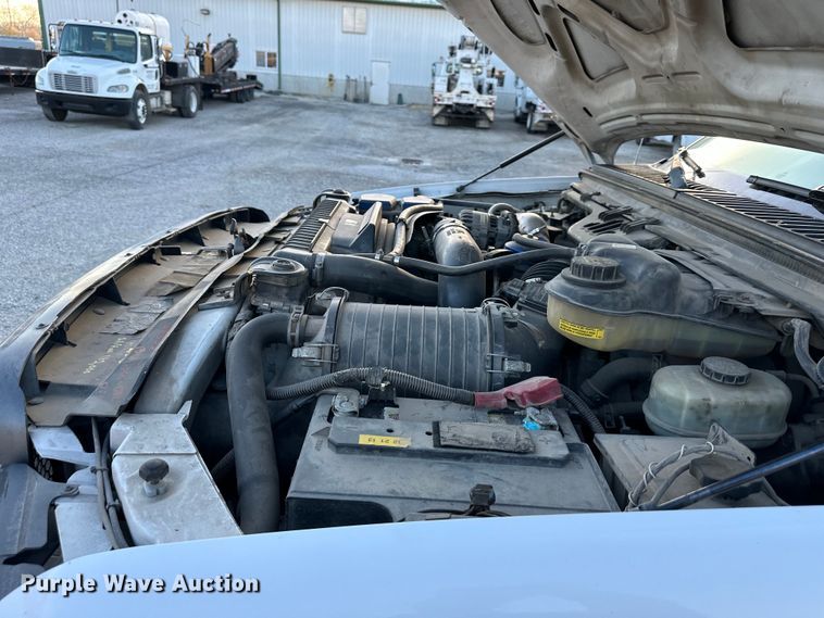 image for item DQ6407 2004 Ford F450 Super Duty truck cab and chassis