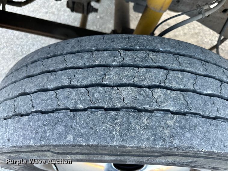 image for item DQ6407 2004 Ford F450 Super Duty truck cab and chassis