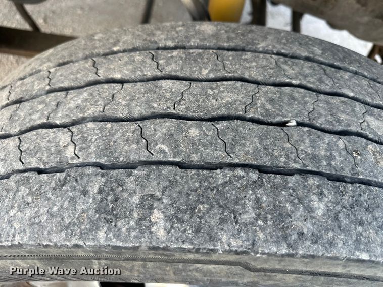 image for item DQ6407 2004 Ford F450 Super Duty truck cab and chassis