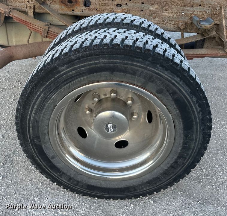 image for item DQ6407 2004 Ford F450 Super Duty truck cab and chassis