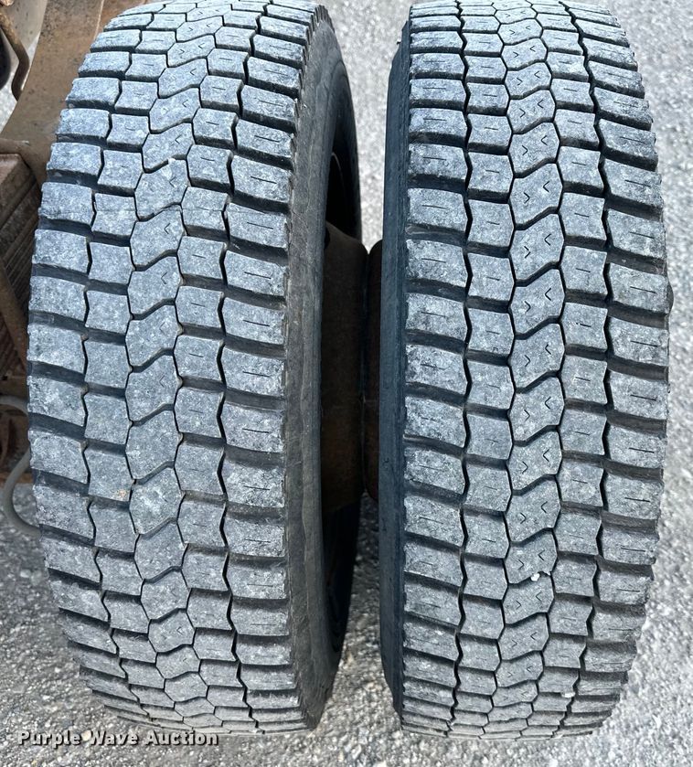 image for item DQ6407 2004 Ford F450 Super Duty truck cab and chassis