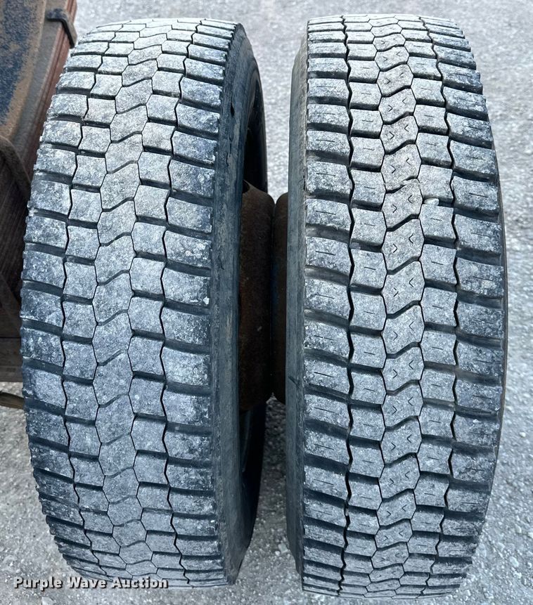 image for item DQ6407 2004 Ford F450 Super Duty truck cab and chassis