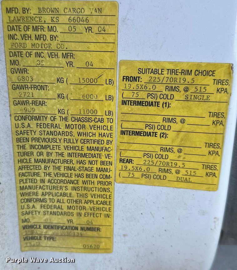 image for item DQ6407 2004 Ford F450 Super Duty truck cab and chassis