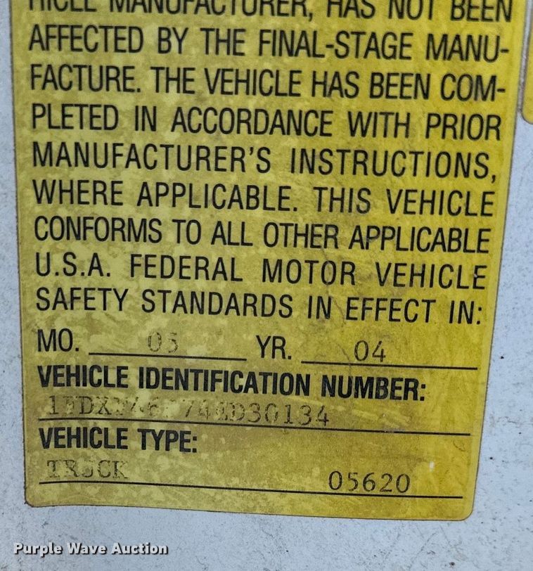 image for item DQ6407 2004 Ford F450 Super Duty truck cab and chassis