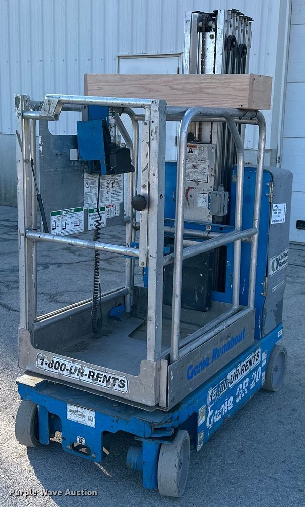 image for item DQ6408 2008 Genie  GR-20 vertical lift