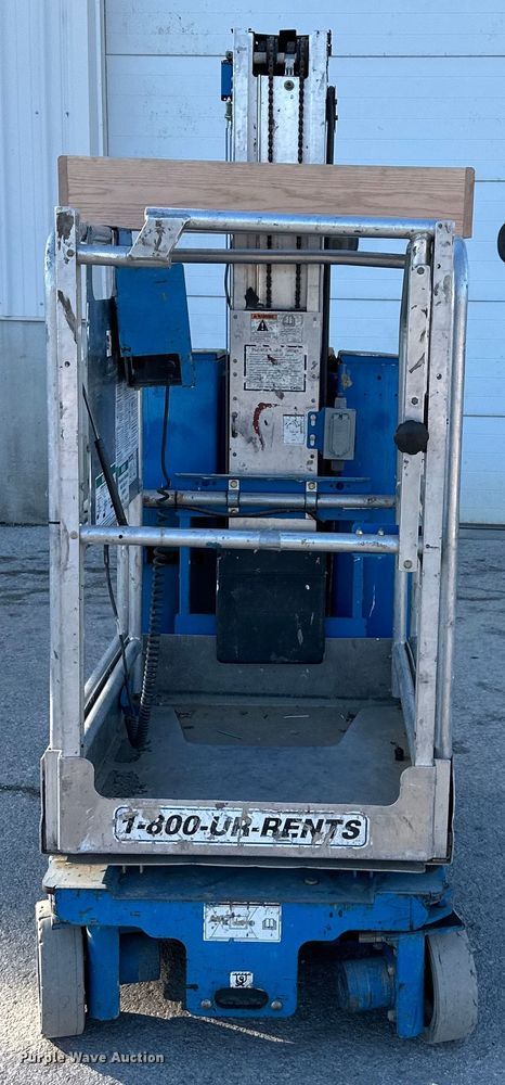 image for item DQ6408 2008 Genie  GR-20 vertical lift