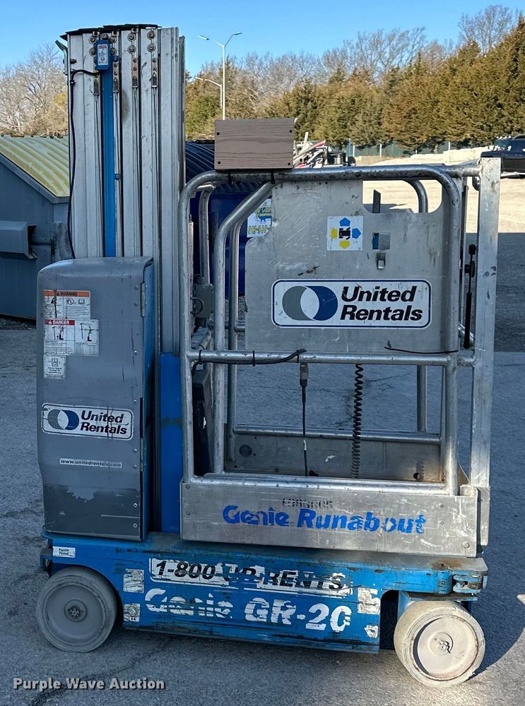 image for item DQ6408 2008 Genie  GR-20 vertical lift