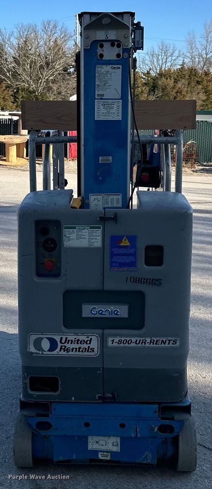 image for item DQ6408 2008 Genie  GR-20 vertical lift