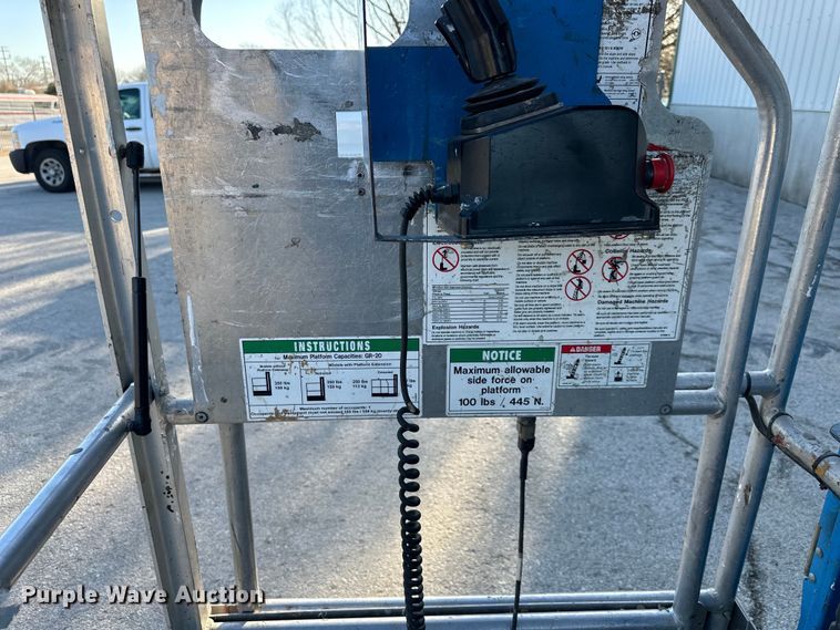 image for item DQ6408 2008 Genie  GR-20 vertical lift