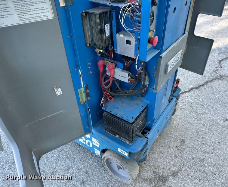 image for item DQ6408 2008 Genie  GR-20 vertical lift
