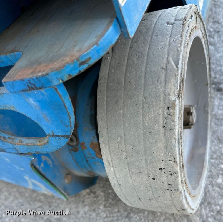 image for item DQ6408 2008 Genie  GR-20 vertical lift