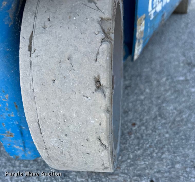 image for item DQ6408 2008 Genie  GR-20 vertical lift