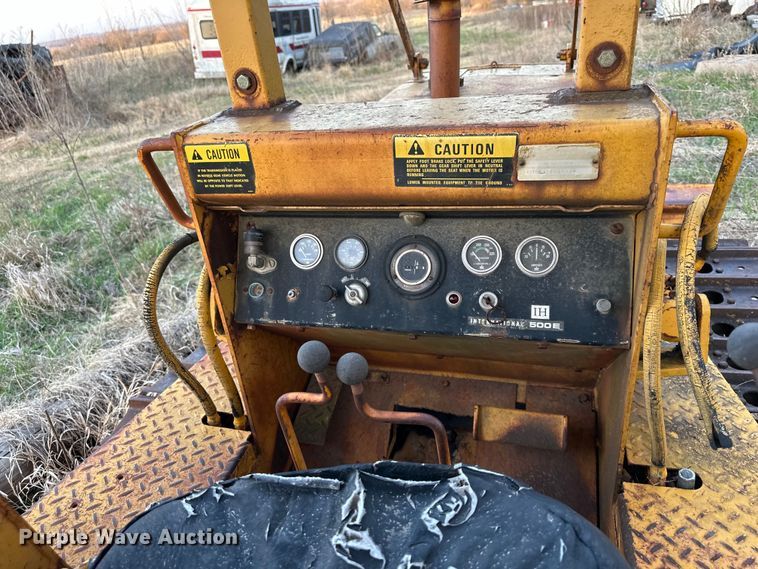 image for item DQ6417 1977 International 500 Series E dozer
